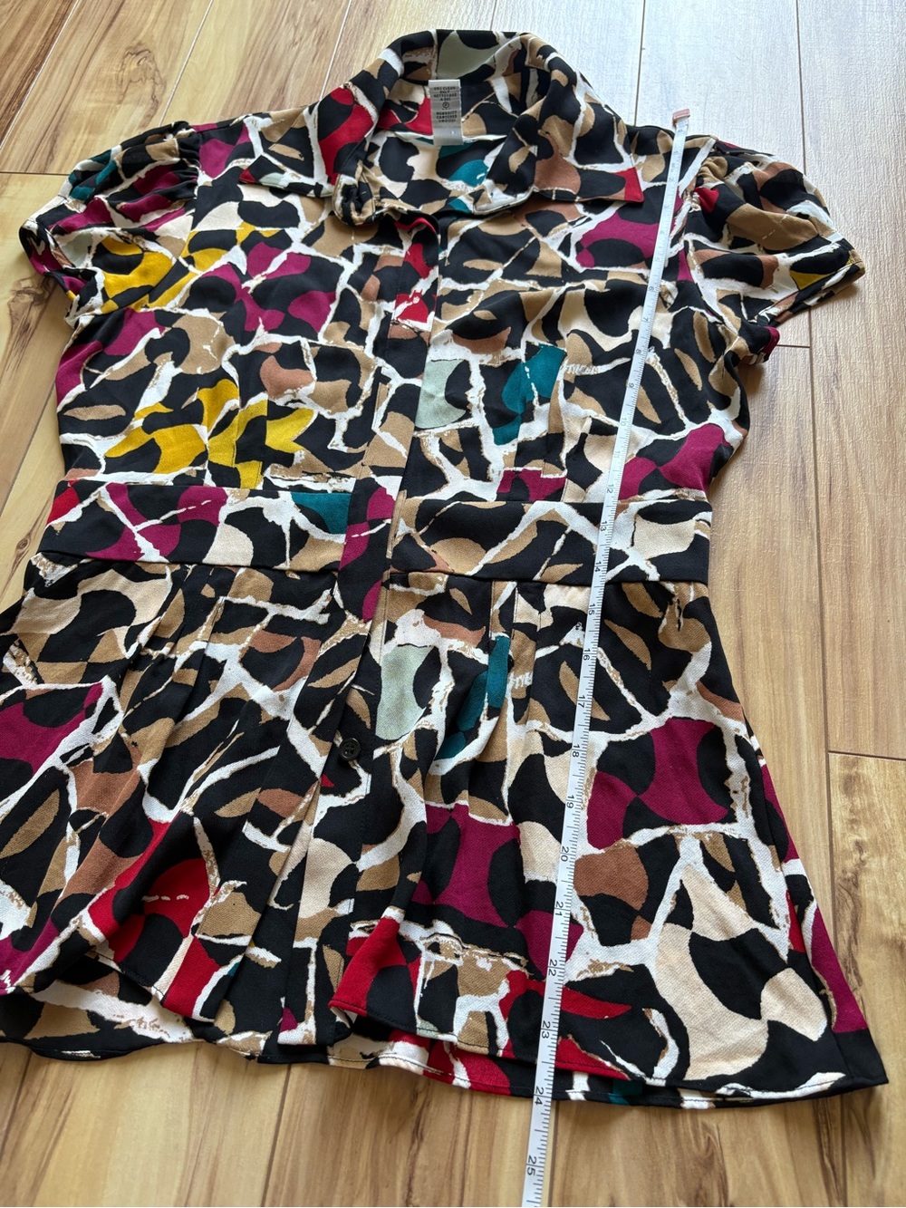 Diane Von Furstenberg Silk Multicolor Abstract Print Short Sleeve Blouse - Picture 7 of 8
